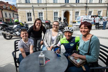 Ekipa kolesarjev v okviru projekta Dobrodelno okrog Slovenije tudi v Kamniku 4